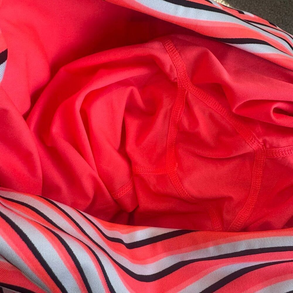 Tail Skort Wavy Black Pink White UV Protection Size Small (F1) - Picture 7 of 8